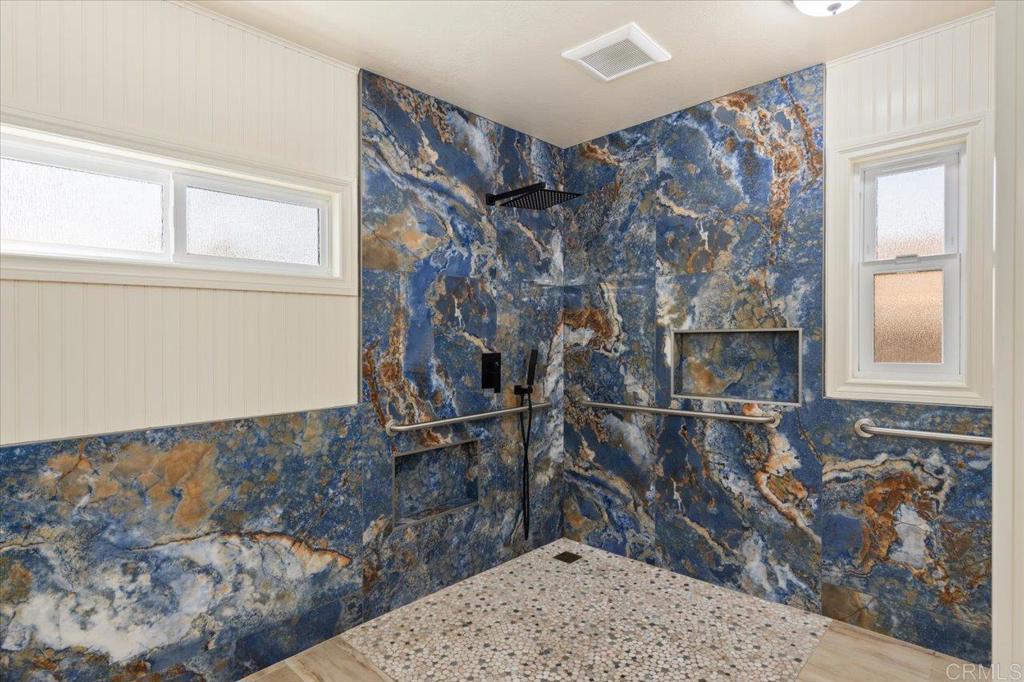 https://media.crmls.org/mediaz/d64750ef-c023-4216-82af-63ed335fc89e.jpg?preset=X-Large