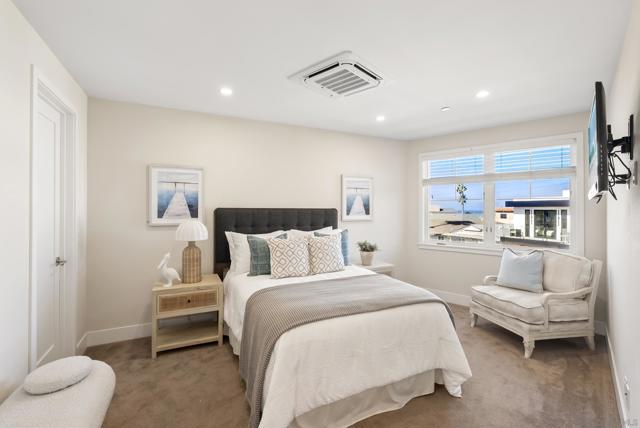 249 Playa Del Norte, La Jolla CA: https://media.crmls.org/mediaz/d6475a73-556b-49bf-80df-c8916348c82d.jpg