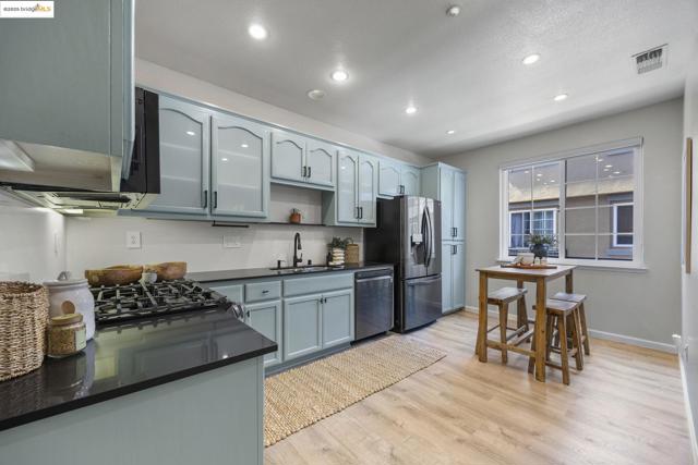 8892 Bellina Commons, Dublin CA: https://media.crmls.org/mediaz/d647becf-71ea-454c-bb06-14cb6e83f000.jpg