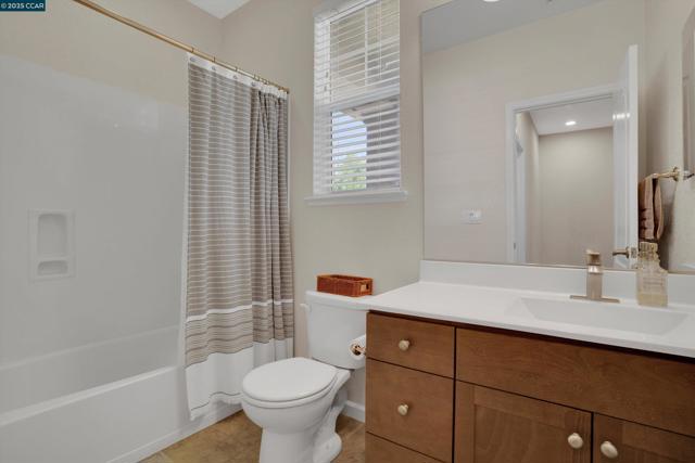 8275 Brookhaven Cir, Discovery Bay CA: https://media.crmls.org/mediaz/d648f9f4-55a1-42da-b41f-b3e8f447cb56.jpg