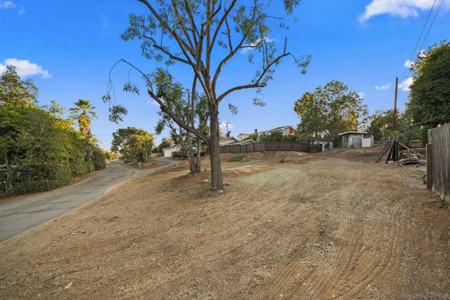 1780 Grove Rd, El Cajon CA: https://media.crmls.org/mediaz/d64916e9-c267-48ad-8a3c-1c153745bd9e.jpg