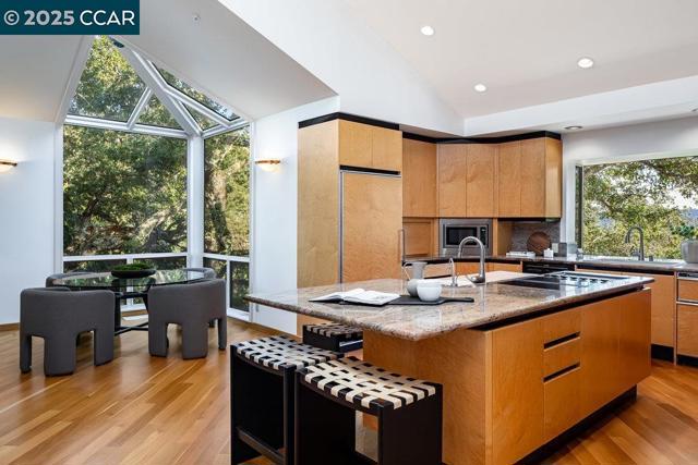 1177 Estates Dr, Lafayette CA: https://media.crmls.org/mediaz/d6498420-a8a9-458a-a19f-a3cbcd763c9d.jpg