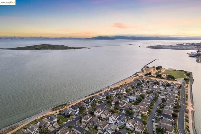 102 Waterview Dr, Richmond CA: https://media.crmls.org/mediaz/d649a699-1b6f-4f2e-b3fb-9c3940892235.jpg