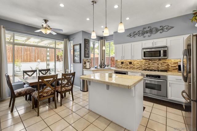 838 Masters Dr, Oceanside CA: https://media.crmls.org/mediaz/d64a2ad2-4672-4797-9076-1ed59aecd393.jpg