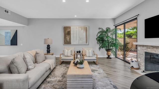 53 Colgate Dr, Rancho Mirage CA: https://media.crmls.org/mediaz/d64a61dd-5a34-4f3a-b9b0-54a71877d0e9.jpg