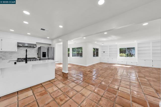 205 Castle Hill Ranch Rd, Walnut Creek CA: https://media.crmls.org/mediaz/d64a72da-1346-4d57-850b-2412f6ca54b6.jpg