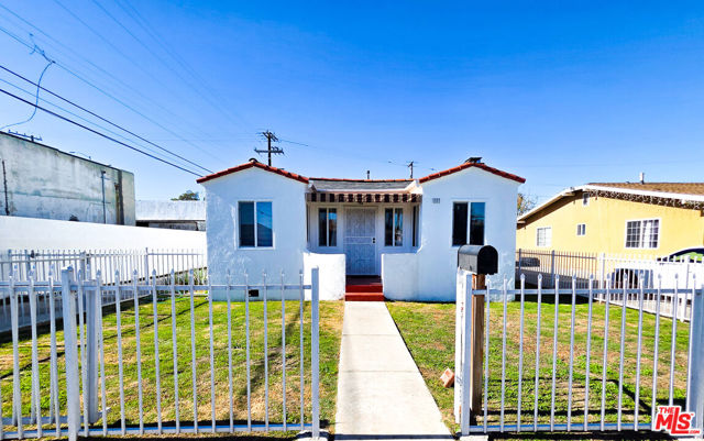 1111 N Spring Avenue, Compton CA: https://media.crmls.org/mediaz/d64aa5dc-8235-429f-a010-33a3f1b83d2c.jpg