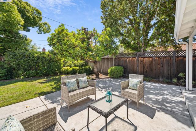 2082 Boxwood Way, Fremont CA: https://media.crmls.org/mediaz/d64b904d-2b84-49d9-9d36-c2a6502d6e16.jpg