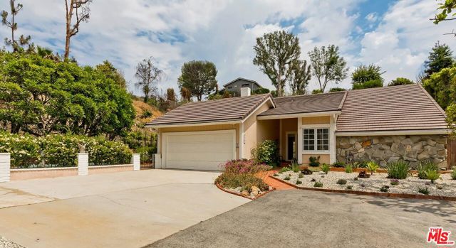 17181 Avenida De La Herradura, Pacific Palisades CA: https://media.crmls.org/mediaz/d64c0c0c-094a-4cb6-a8e5-254fe1223675.jpg
