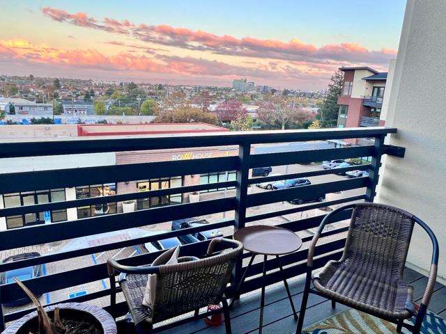 400 El Camino Real, Belmont CA: https://media.crmls.org/mediaz/d64c1ef9-8e42-40f8-9aaf-1885c5eccf43.jpg