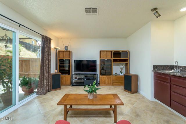 Detail Gallery Image 9 of 44 For 11764 Betula Cir, Moreno Valley,  CA 92557 - 4 Beds | 3 Baths