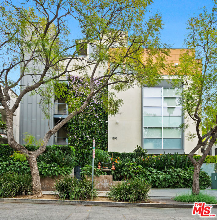 1250 N Harper Avenue #414