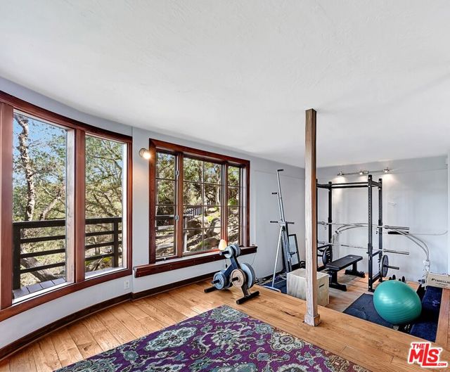 19805 Valley View Drive, Topanga CA: https://media.crmls.org/mediaz/d64d5256-b7db-4989-821a-87b320451372.jpg