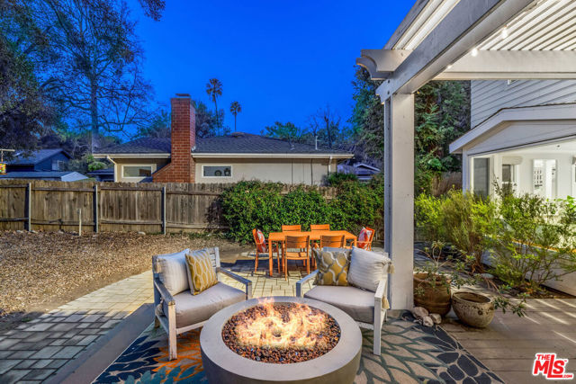 1514 Willow Drive, Topanga CA: https://media.crmls.org/mediaz/d64d64d1-2bcc-446d-a1e5-9fe28c267cdf.jpg
