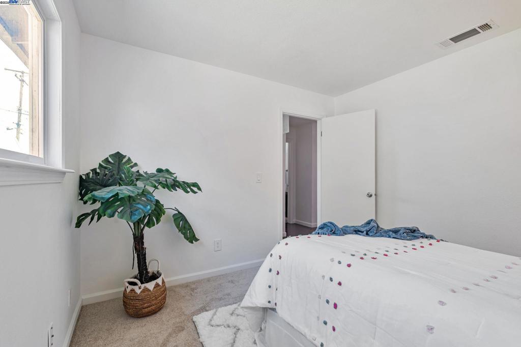 https://media.crmls.org/mediaz/d64dd267-5254-4bd2-9a37-04d35e858b5f.jpg?preset=X-Large