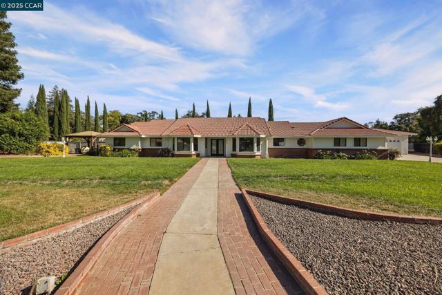 9822 Doyle Ct, Stockton CA: https://media.crmls.org/mediaz/d64f352b-6ffa-42c9-99ba-310309ffcfb3.jpg