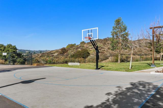 238 Ventasso Way, Fallbrook CA: https://media.crmls.org/mediaz/d64f8bd9-b873-45f5-9e5c-3e0145bf91fa.jpg
