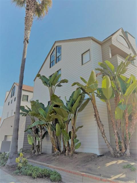 725 Seacoast Drive, Imperial Beach, California 91932, 2 Bedrooms Bedrooms, ,2 BathroomsBathrooms,Townhouse,For Sale,Seacoast Drive,250019721SD