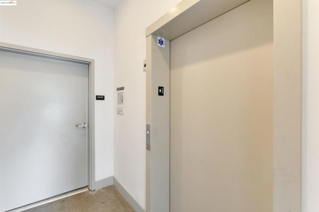 410 Webster St, Oakland CA: https://media.crmls.org/mediaz/d64ff825-aeaa-4a1e-aa90-67cead1ab759.jpg