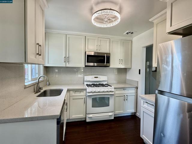 19 Flamingo Ct, American Canyon CA: https://media.crmls.org/mediaz/d64ffc91-6382-4cb1-b10a-f9f74a8b45f1.jpg