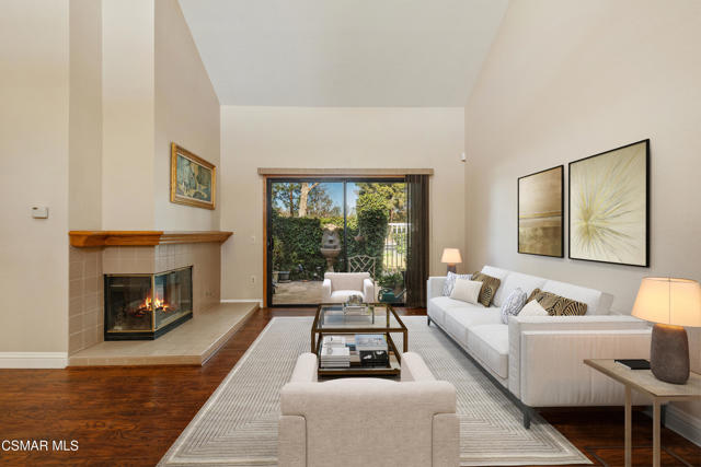 5755 Recodo Way, Camarillo CA: https://media.crmls.org/mediaz/d6504858-e1e8-4c19-80df-98000d89f380.jpg
