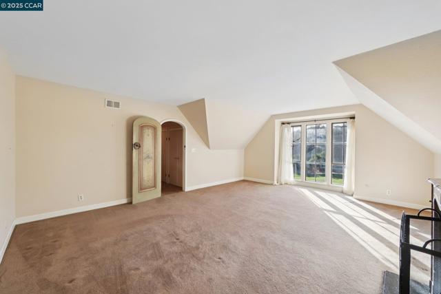 58 Saint Andrews Ln, Alamo CA: https://media.crmls.org/mediaz/d6508992-67a2-47e3-9ffa-e7029455e48b.jpg