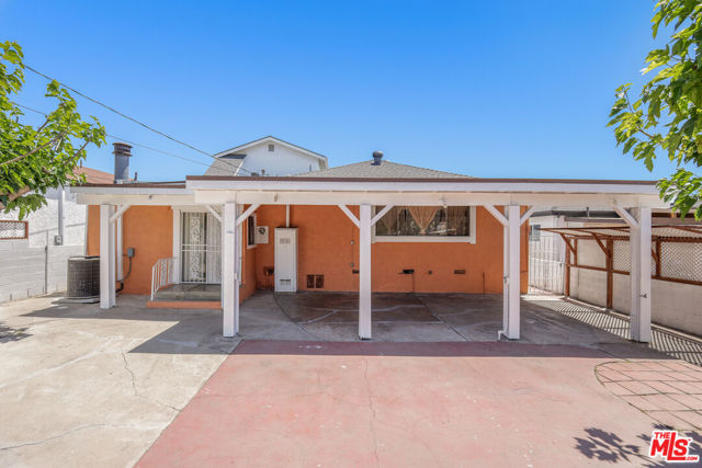 2101 N Almadale Avenue, Los Angeles CA: https://media.crmls.org/mediaz/d650bf49-4b72-43cf-b339-7f8c984036c4.jpg