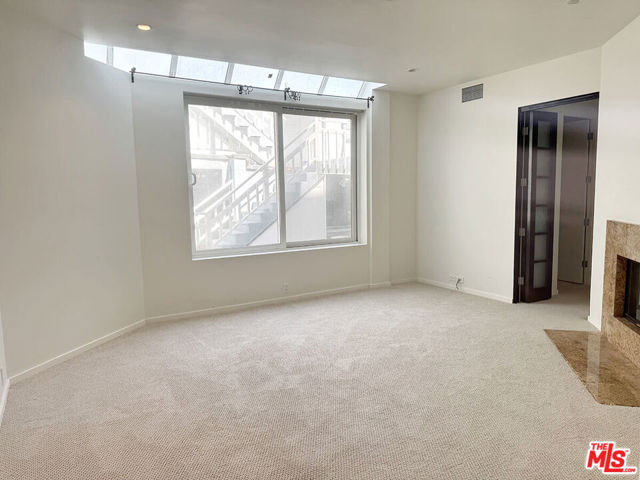 3505 Ocean Front Walk, Marina del Rey CA: https://media.crmls.org/mediaz/d650c1e5-8fe9-4ae7-9121-3e4e238d72b1.jpg