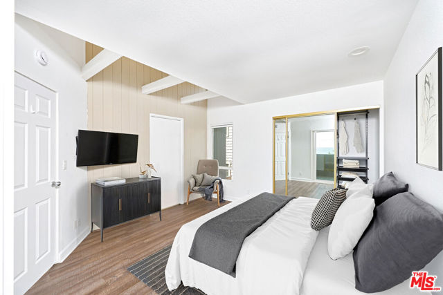 253 Fairview Street, Laguna Beach CA: https://media.crmls.org/mediaz/d650f0cf-d4e0-4bc4-ad2e-420d2187ca53.jpg