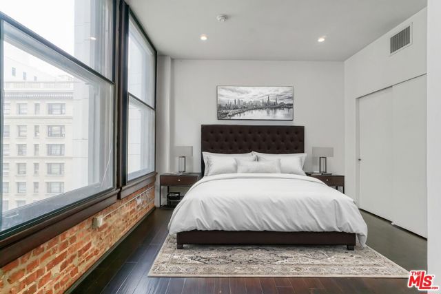 460 S Spring Street, Los Angeles CA: https://media.crmls.org/mediaz/d6517382-f50c-4f1b-a09d-25037057af96.jpg