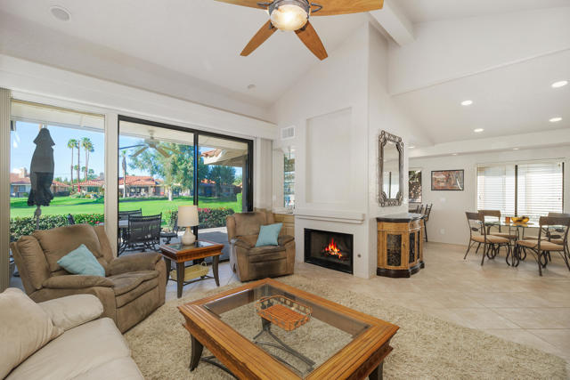 322 Villena Way, Palm Desert CA: https://media.crmls.org/mediaz/d65187fa-75e6-4948-9544-19251d408c80.jpg