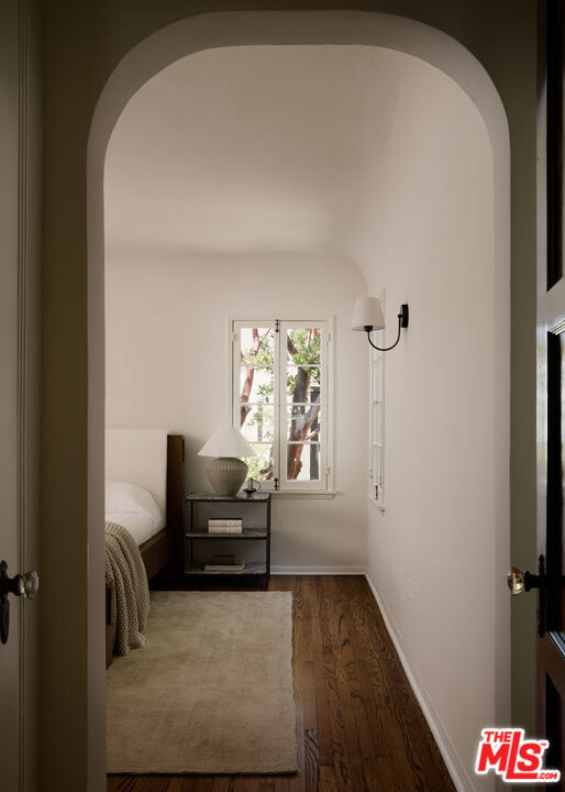 6401 San Vicente Boulevard, Los Angeles CA: https://media.crmls.org/mediaz/d651f5e4-c131-429a-9c65-284aae4956c7.jpg