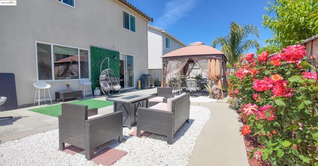 5305 Mcdowell Valley Ln, Antioch CA: https://media.crmls.org/mediaz/d652627a-d389-4bf6-ae06-c8a0c15569b8.jpg