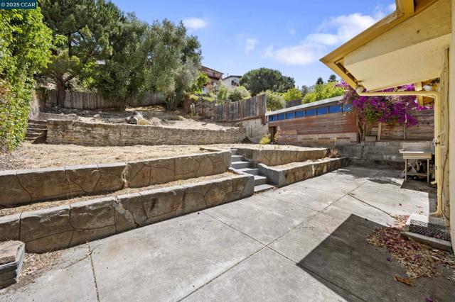 10536 Sheldon St, Oakland CA: https://media.crmls.org/mediaz/d6528726-8779-4f2c-b961-e166e3896b62.jpg