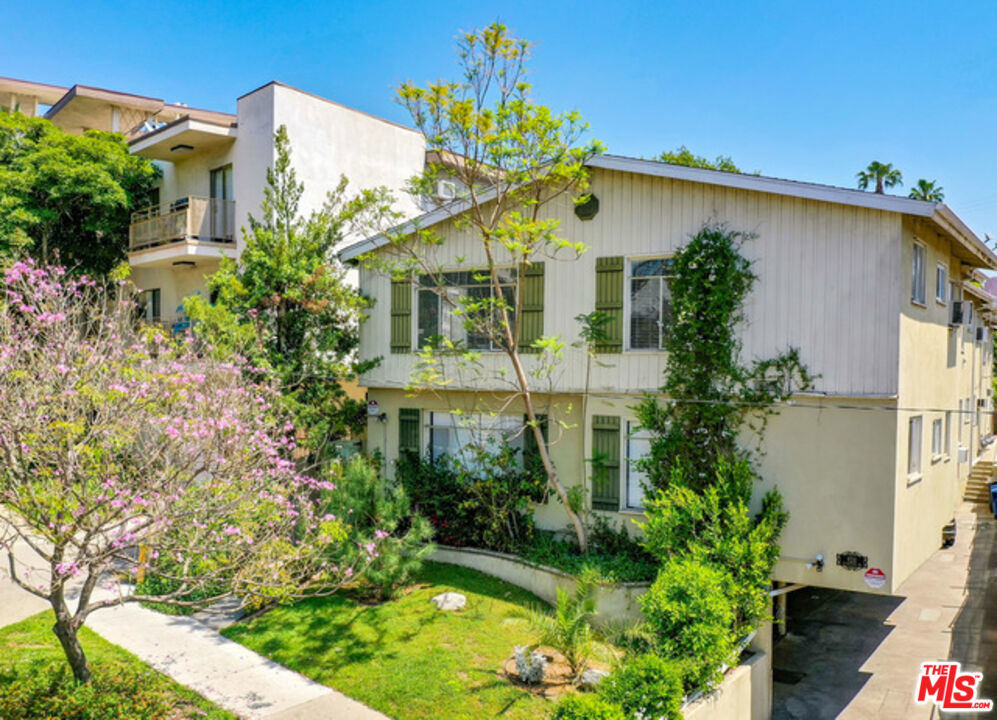 920 Westbourne Drive #9