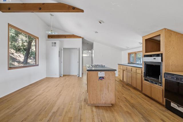 2592 Caballo Ranchero Dr, Diablo CA: https://media.crmls.org/mediaz/d652be11-e814-4f03-bb7b-a8fd723e66d3.jpg