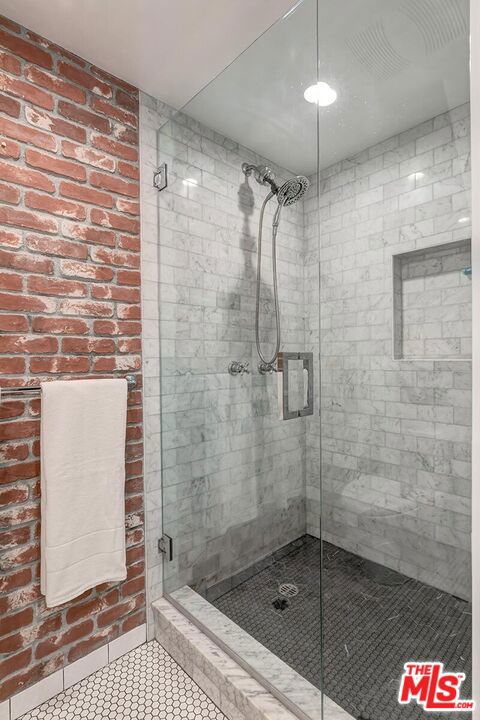 https://media.crmls.org/mediaz/d6534c00-8e58-41e8-9279-0ea4dc926247.jpg?preset=X-Large