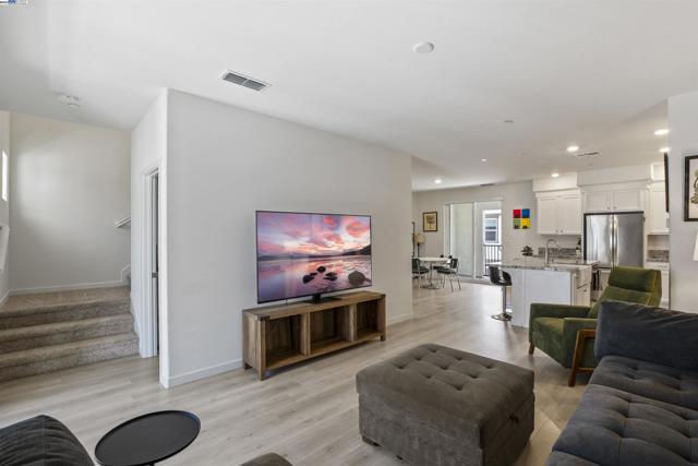 3062 Beaded Mist Walk, Sacramento CA: https://media.crmls.org/mediaz/d6546f0c-ec49-41c9-9ac0-4f7c44f25ece.jpg
