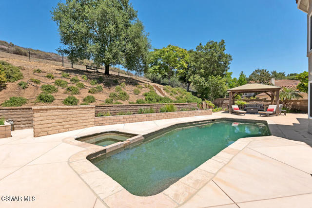 751 Lynnmere Drive, Thousand Oaks CA: https://media.crmls.org/mediaz/d6549f2c-9f9d-4d8a-9c22-6df1236e1c53.jpg