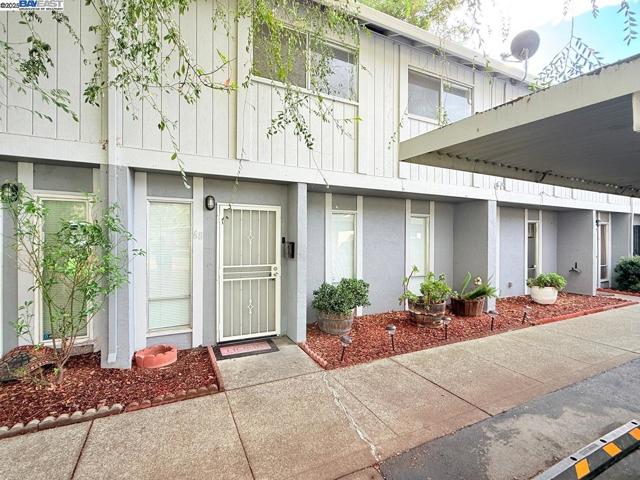 68 El Toro Ct, Fairfield CA: https://media.crmls.org/mediaz/d654dd6d-7c34-4b84-a533-c3ce8ab8c357.jpg