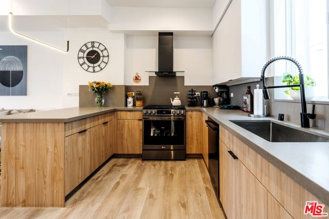 4912 S Centinela Avenue, Los Angeles CA: https://media.crmls.org/mediaz/d654de47-21ef-40f7-8345-2f843cd22771.jpg