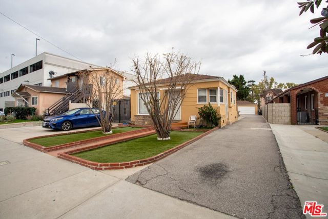 200 W Palmer Avenue, Glendale CA: https://media.crmls.org/mediaz/d655035e-7dd4-4e9c-b48e-36b7126b7e86.jpg