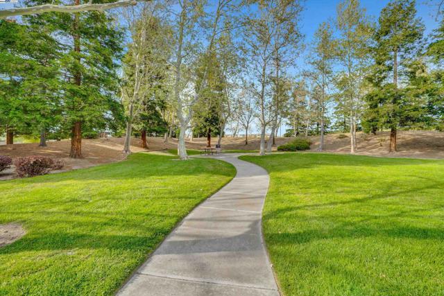631 Splitrail Ct, Livermore CA: https://media.crmls.org/mediaz/d6564003-9646-4fc4-9fdd-fcaadc00f285.jpg