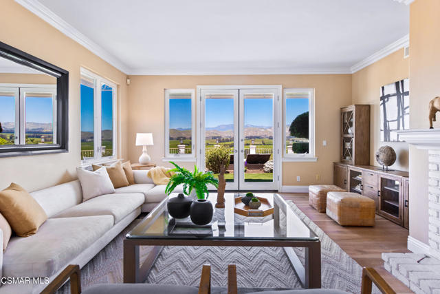 1074 Deseo Avenue, Camarillo CA: https://media.crmls.org/mediaz/d65681cc-bc56-46e4-81ce-062e5904ae7c.jpg