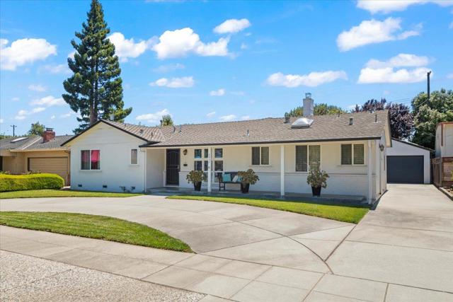 2032 W Hedding Street, San Jose CA: https://media.crmls.org/mediaz/d6569e91-60a8-45c3-a3a6-9f172e299dfe.jpg