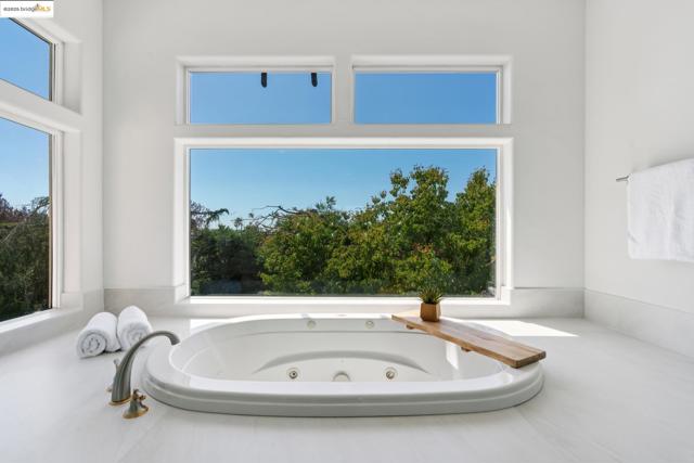 16032 Broadway Ter, Oakland CA: https://media.crmls.org/mediaz/d656cd1a-f87b-4d62-9b8a-06b6abd0123d.jpg