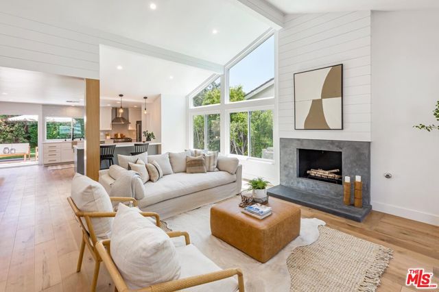 2024 ROSEBAY Street photo 4