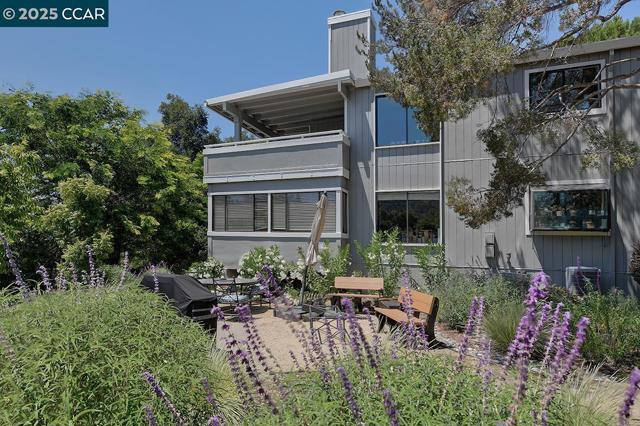 3612 Rossmoor Parkway, Walnut Creek CA: https://media.crmls.org/mediaz/d6571614-ea72-40d3-9b98-1e767f307f8f.jpg
