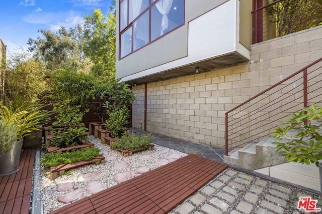 2222 Bancroft Avenue, Los Angeles CA: https://media.crmls.org/mediaz/d6574e76-0a40-4ac2-9c6f-d46a0453a777.jpg