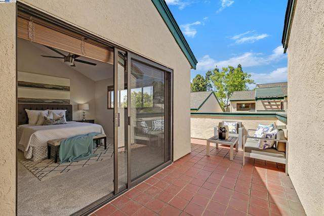 1014 Ironwood Rd, Alameda CA: https://media.crmls.org/mediaz/d65762ec-431b-410d-9b8b-479abab049a6.jpg